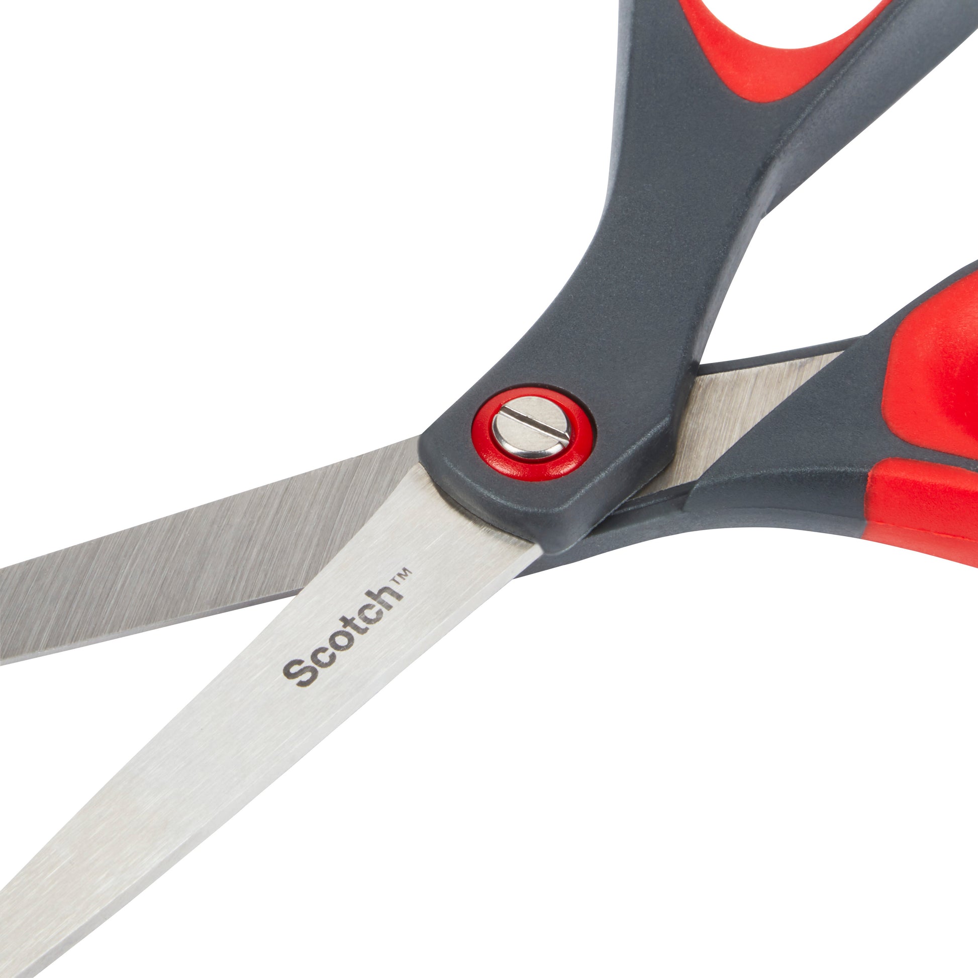 Nahaufnahme einer geöffneten Scotch™ Präzisionsschere rot von 3M Deutschland GmbH mit rostfreien Stahlklingen und rot-schwarzen Kunststoffgriffen, dargestellt vor einem weißen Hintergrund.