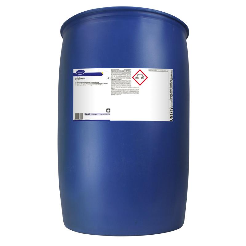 Ein großes blaues Kunststofffass mit Suma Maxi L3.1 von Diversey Deutschland GmbH & Co. OHG steht aufrecht, beschriftet mit einem weißen Schild und einem roten Gefahrensymbol, das auf die starke Wirkung auf Oberflächen und mögliche Risiken bei der Reinigung hinweist.