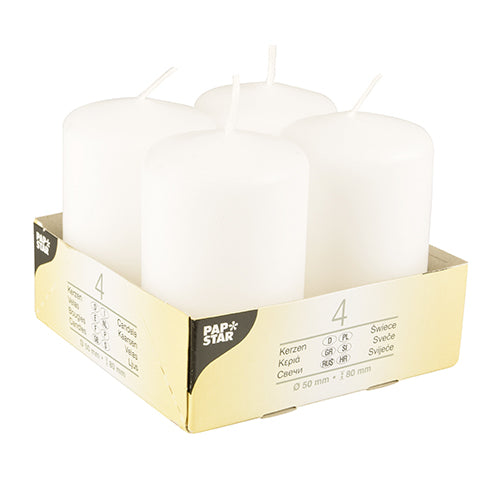 Eine Packung mit vier Starpak „Ivory“ Stumpenkerzen (Ø 50 mm, 80 mm, Flachkopf) aus hochwertigem Wachs, angeordnet in einem Kartonhalter mit Produktinformationen und dem Starpak-Logo auf dem Etikett.