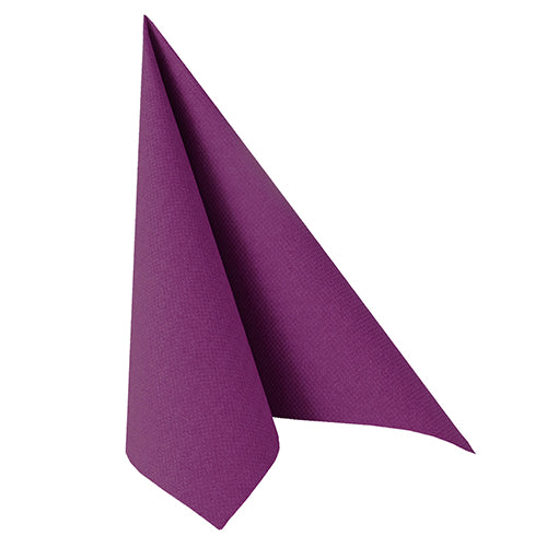 Ein gefalteter PAPSTAR 20 Servietten "ROYAL Collection" 1/4-Falz (40x40 cm) der PAPSTAR GmbH steht aufrecht vor einem schlichten weißen Hintergrund und unterstreicht seine Premium-Tissue-Qualität.