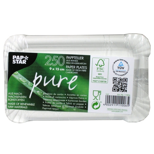 Eine durchsichtige Kunststoffverpackung mit 250 PAPSTAR GmbH "pure" eckig weiß Papptellern (rechteckig, 9 x 15 cm) aus Frischfaserkarton. Die Verpackung ist mit umweltfreundlichen Symbolen und Produktinfos in mehreren Sprachen versehen.