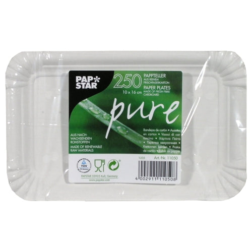 Eine rechteckige Packung PAPSTAR GmbH 250 Teller, Pappe "pure" eckig weiß (10 x 16 cm) wird in einer durchsichtigen Kunststoffverpackung mit einem grün-weißen, mehrsprachigen Etikett mit Produktangaben geliefert.
