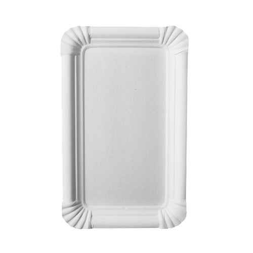 Der PAPSTAR 250 Teller, Pappe "pure" eckig weiß von PAPSTAR GmbH ist ein weißer, rechteckiger Teller mit erhabenen Rändern und dekorativen Ecken - perfekt zum umweltfreundlichen Servieren, von oben auf unifarbenem Untergrund dargestellt.