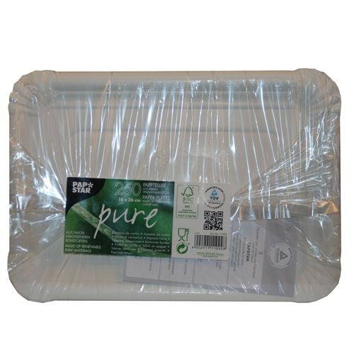 Eine Packung mit 250 rechteckigen weißen PAPSTAR "pure" Papptellern der PAPSTAR GmbH, umweltfreundlich, in Klarsichtfolie mit "PAP STAR pure"-Etikett, Recycling-Symbolen und Produktinformationen.