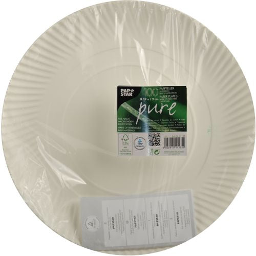 Eine durchsichtige Plastikverpackung mit 100 PAPSTAR 100 Teller, Pappe "pure" rund von PAPSTAR GmbH mit geriffelten Kanten. Das Etikett auf der Vorderseite zeigt Markeninformationen, umweltfreundliche Symbole wie nachhaltige Pappteller und einen Barcode.