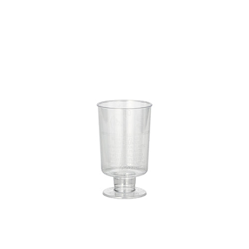 Die Starpak 20 Stiel-Gläser für Weißwein, aus glasklarem Polystyrol, überzeugen durch ihr elegantes Design im Stil klassischer Weißweingläser. Das Glas steht auf breitem Fuß mit kurzem Stiel vor neutralem, weißem Hintergrund.