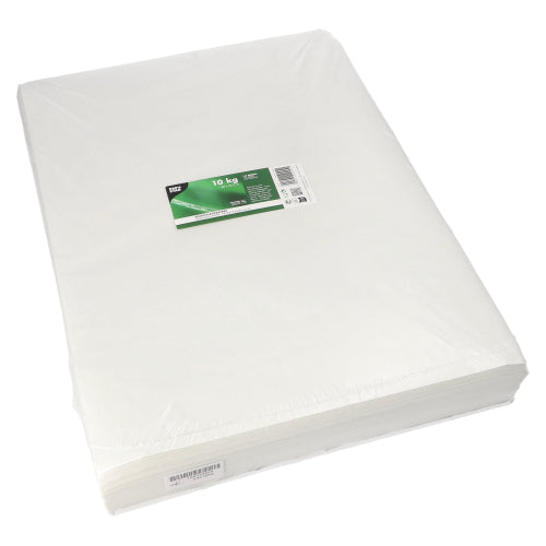 Ein 10 kg Ries PAPSTAR Einschlagpapiere, hergestellt aus weißer Zellulose der PAPSTAR GmbH, verpackt in transparenter Folie mit grün-schwarzem Etikett.
