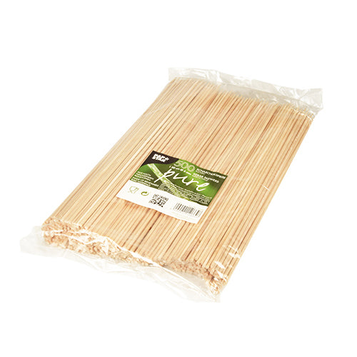 Eine transparente Kunststoffverpackung der PAPSTAR GmbH enthält 500 „reine“ Holzspieße (Ø 3 mm, 30 cm). Das grün-weiße Frontetikett weist auf das Produkt hin, im Inneren sind alle Spieße übersichtlich gestapelt und gut sichtbar.