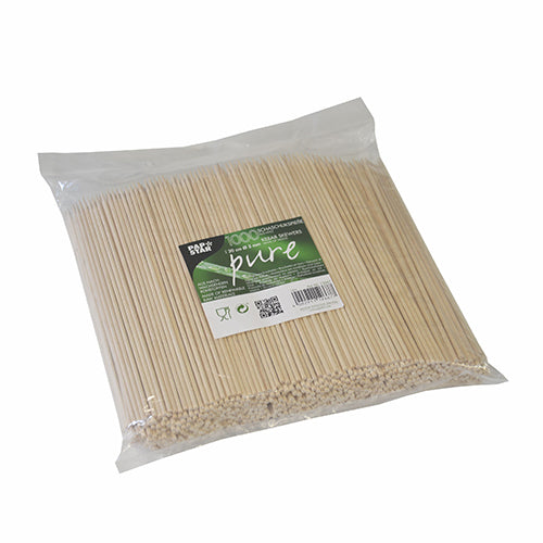Eine transparente Kunststoffverpackung mit PAPSTAR Schaschlikspießen Holz „pure“, 3 mm x 20 cm (1000 Stück), von der PAPSTAR GmbH. Das grün-weiße Frontetikett enthält Branding, Produktdetails und QR-Code – ideal für Grillabende-Schaschlikspieße.