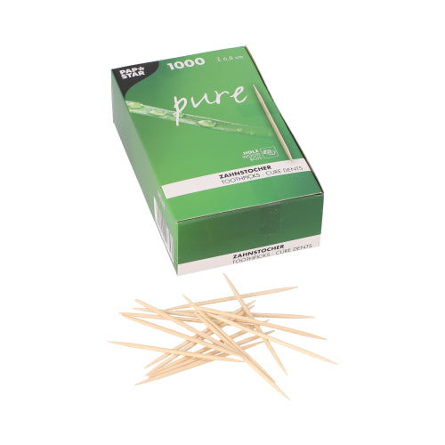 Abgebildet ist eine grüne Faltschachtel mit der Aufschrift „PAPSTAR 1000 Zahnstocher, Holz ‚pure‘ rund 6,8 cm“ (Faltschachtel, 1000 Stück) der PAPSTAR GmbH, auf deren Vorderseite auf weißem Untergrund mehrere Holzzahnstocher verstreut sind.