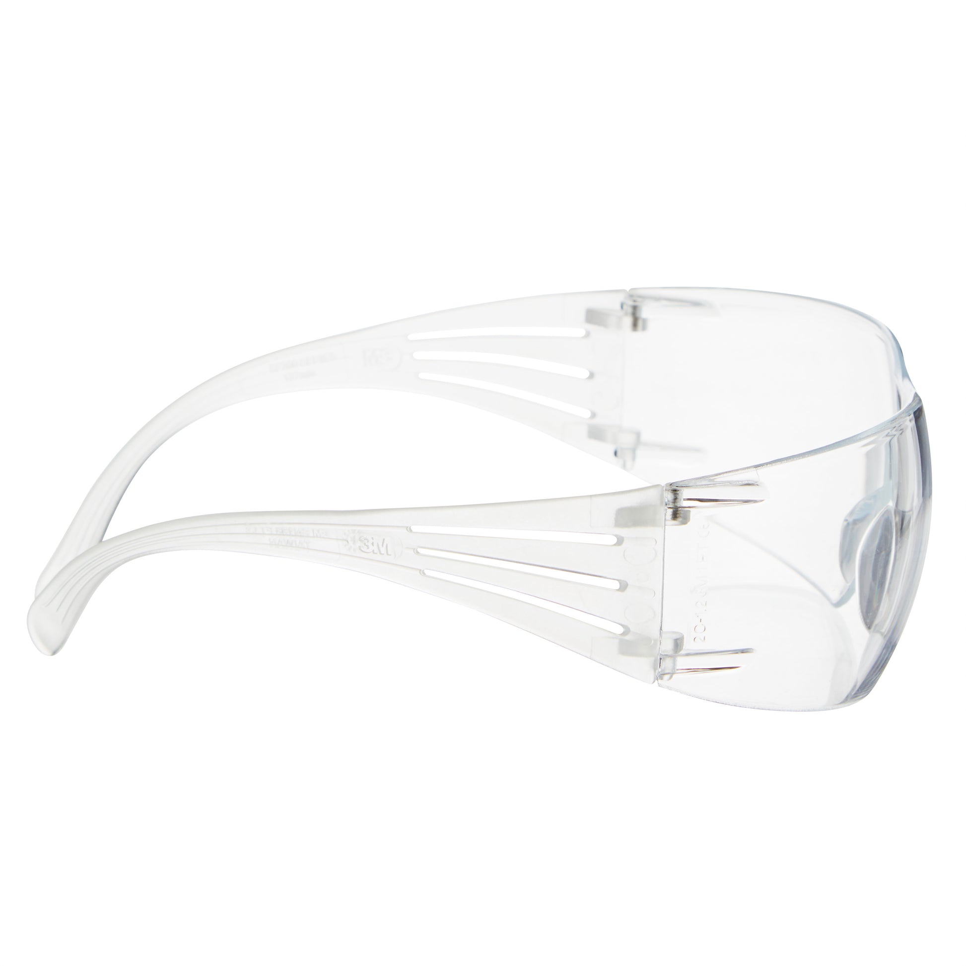 Die 3M™ SecureFit™ Schutzbrille 200 der 3M Deutschland GmbH zeichnet sich durch ein klares, umlaufendes Design, eine einzige durchgehende Scheibe und seitliche Belüftungsöffnungen aus. Sie ist aus einem seitlichen Winkel auf weißem Hintergrund abgebildet.