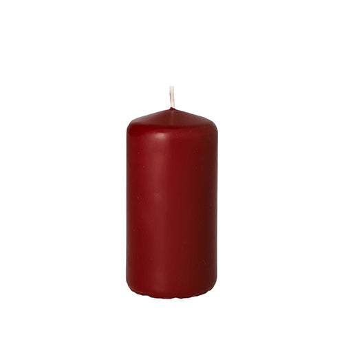 Die PAPSTAR Stumpenkerze Ø 50 mm, 100 mm von PAPSTAR GmbH aus hochwertigem Wachs mit flachem Top und weißem Docht steht unangezündet vor weißem Hintergrund – perfekt zur Dekoration.