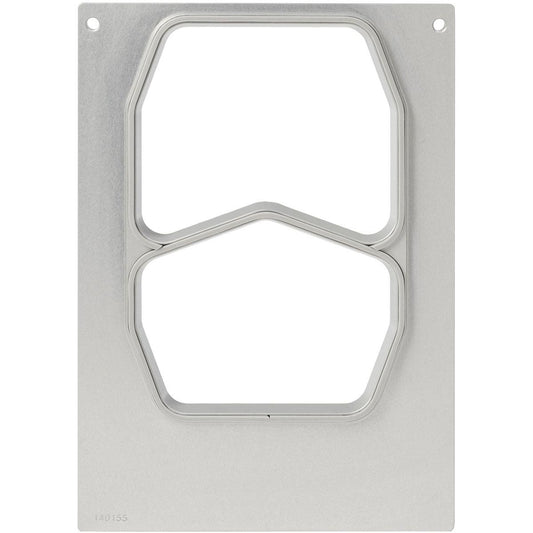 Die Kassette DF10/20 für PP-Schalen (540/400 ml) von Duni GmbH ist eine rechteckige Metallschablone mit zwei vertikalen Ausschnitten, Löchern in der oberen Ecke und einer geätzten Zahl unten links. Ideal für Gastronomie Catering. Packung (1 Stück).