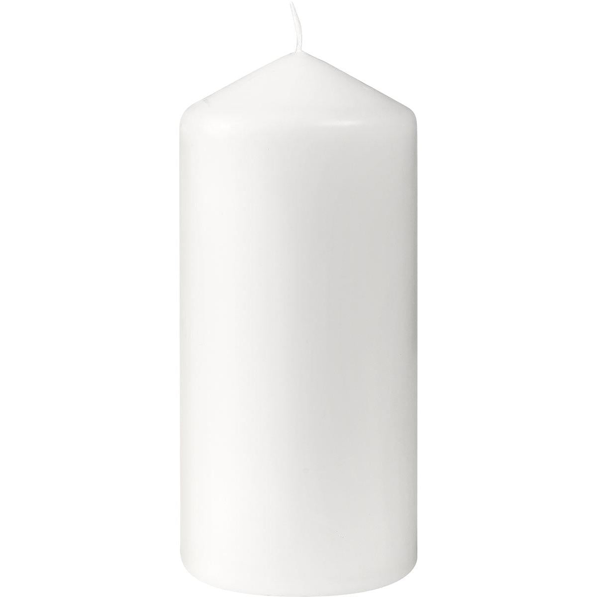Die Stumpenkerze (130 x 60 mm) der Duni GmbH bietet eine glatte, weiße Oberfläche und einen unbeleuchteten Docht, der für ca. 40 Stunden lang anhaltende Atmosphäre sorgt.