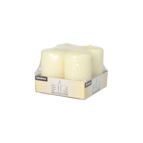Vier Kerzen vom Typ „Starpak 4 Stumpenkerzen Ø 50 mm · 80 mm Ivory mit Flachkopf“ sind in einer quadratischen Kartonschale mit durchsichtiger Plastikfolie und einem „STARKPAK“-Etikett verpackt, alles auf einem schlichten weißen Hintergrund.