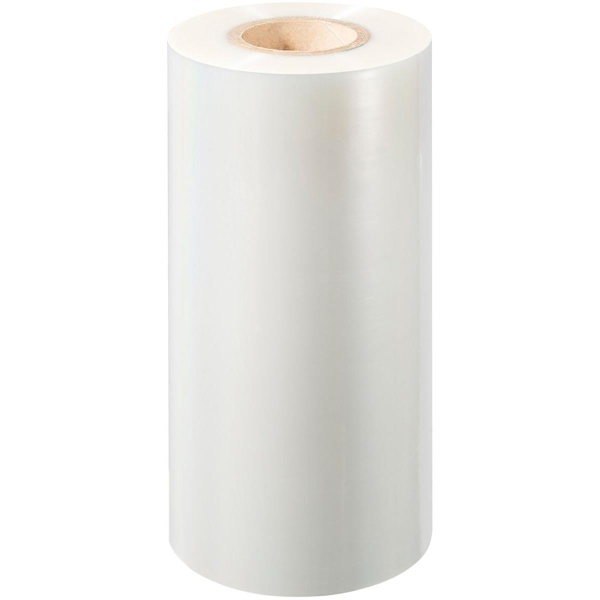 Eine große, aufrecht stehende Rolle Duni GmbH Universalfolie kein Antifog universal aus klarer Kunststofffolie mit Pappkern vor weißem Hintergrund.