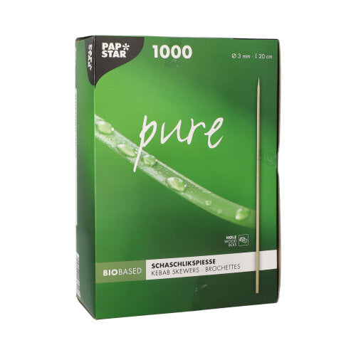 Eine grüne Schachtel der PAPSTAR GmbH mit der Aufschrift „pure“ fasst 1000 umweltfreundliche Holz-Schaschlikspieße (Ø 3 mm, 20 cm), zeigt auf der Verpackung ein Blatt mit Wassertropfen, die Produktgröße und eine einzelne Spießabbildung.