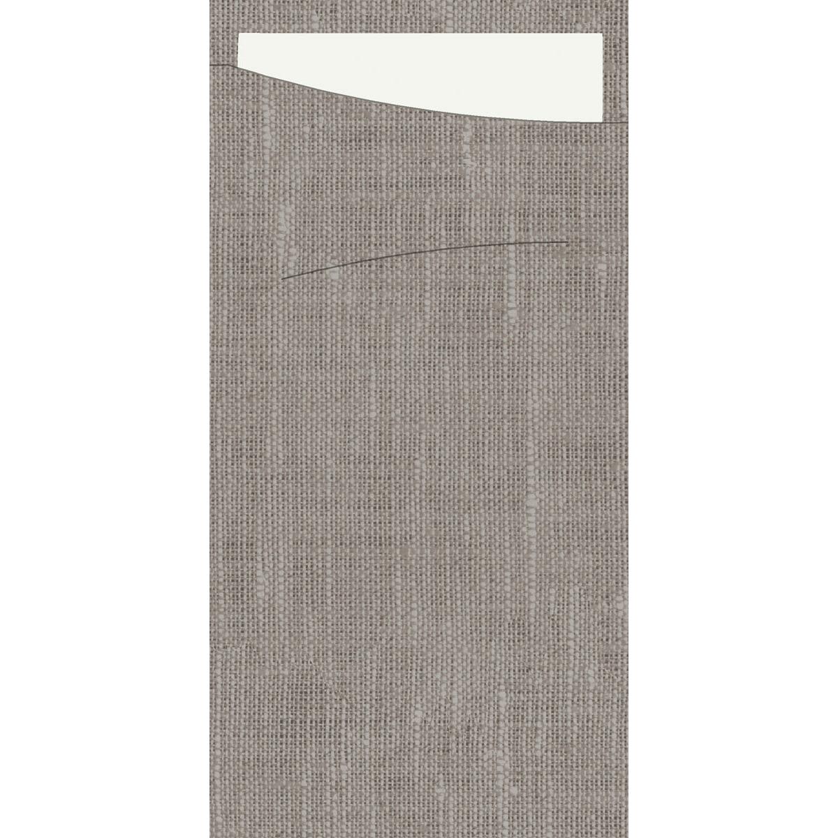 Nahaufnahme eines grauen strukturierten Stoffes mit gerader Naht und einem weißen Sacchetto Dunisoft 230 x 115 mm von Duni GmbH, der teilweise in eine horizontale Tasche im oberen Bereich gesteckt ist.