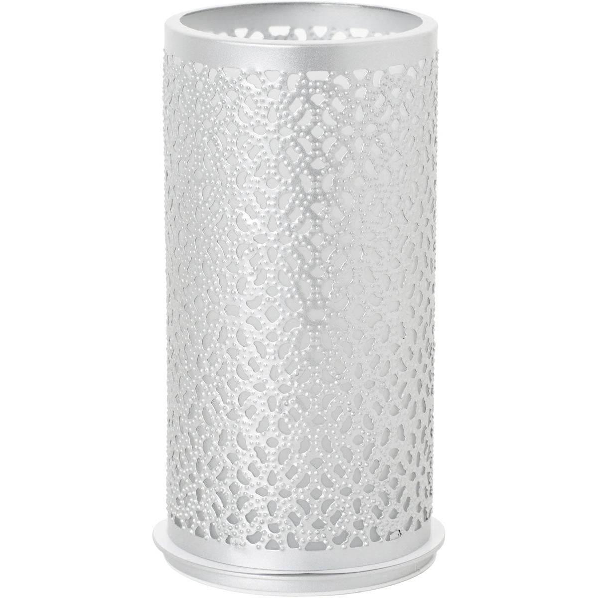 Der Kerzenhalter Bliss 140 x 75 mm in silber von Duni GmbH aus Metall besticht durch sein feines, durchbrochenes Muster und überzeugt als elegantes Wohnaccessoire - Lieferung: 1 Stück.