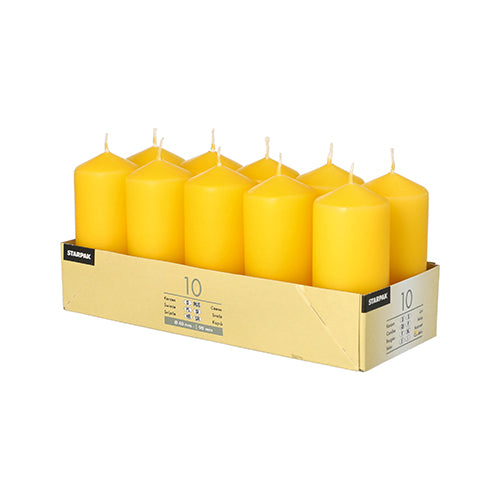 Die Starpak 10 Stumpenkerzen Ø 40 mm · 90 mm sind in zwei Reihen in einer beigen Kartonschachtel mit seitlichen Etiketten angeordnet und sorgen dank langer Brenndauer und sichtbarem Docht für eine romantische Atmosphäre.