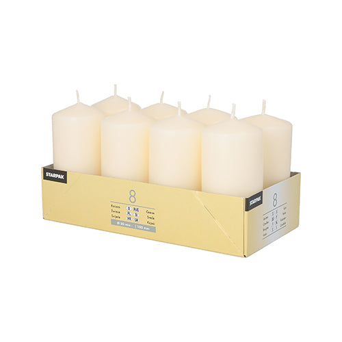 Eine gelbe Starpak-Box enthält 8 weiße Stumpenkerzen (Ø 50 mm, 100 mm), angeordnet in zwei Reihen zu je vier Stück. Marken- und Produktdetails sind auf den Seiten aufgedruckt – ideal für Ihre Lieblingskerzenhalter.