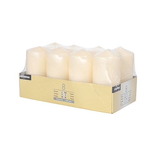 Die Starpak 8 Stumpenkerzen Ø 50 mm · 100 mm Kerzen werden aufrecht in einer gelben Starpak-Schale geliefert, die in durchsichtige Folie eingewickelt ist – ideal für Ihren Lieblingskerzenhalter.