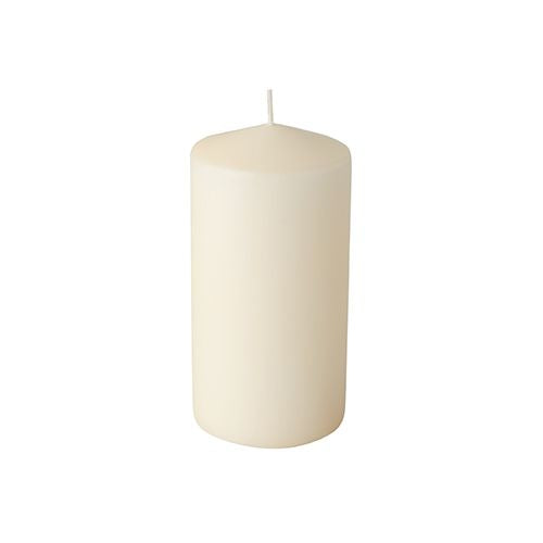 Die Starpak 6 Stumpenkerzen (Ø 60 mm, 115 mm) der Marke Starpak in schlichtem Weiß stehen aufrecht vor weißem Hintergrund, jeder mit einem einzelnen, unangezündeten Docht und langer Brenndauer.