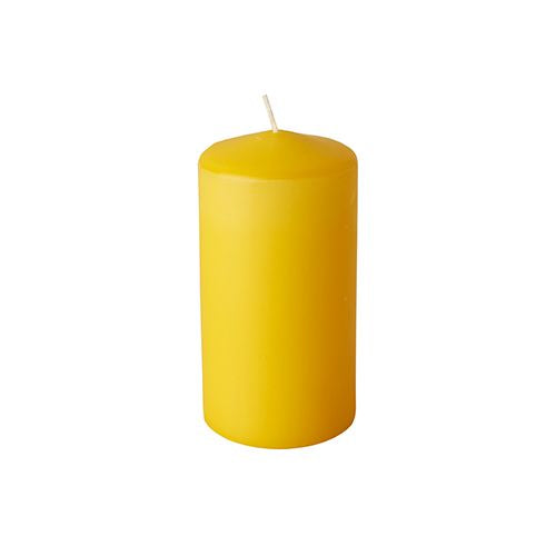 Eine einzelne, unbeleuchtete Stumpenkerze von Starpak (6 Stumpenkerzen Ø 60 mm · 115 mm) mit weißem Docht aus hochwertigem Wachs steht aufrecht vor schlichtem weißen Hintergrund.