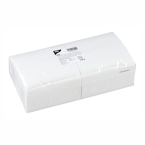 Eine versiegelte Kunststoffpackung Servietten weiß, 2-lagig, 1/8-Falz, 33x33 cm Kopf-Falz (250 Stück) der PAPSTAR GmbH, mit einem oberen Etikett mit Produktdetails und Barcode.