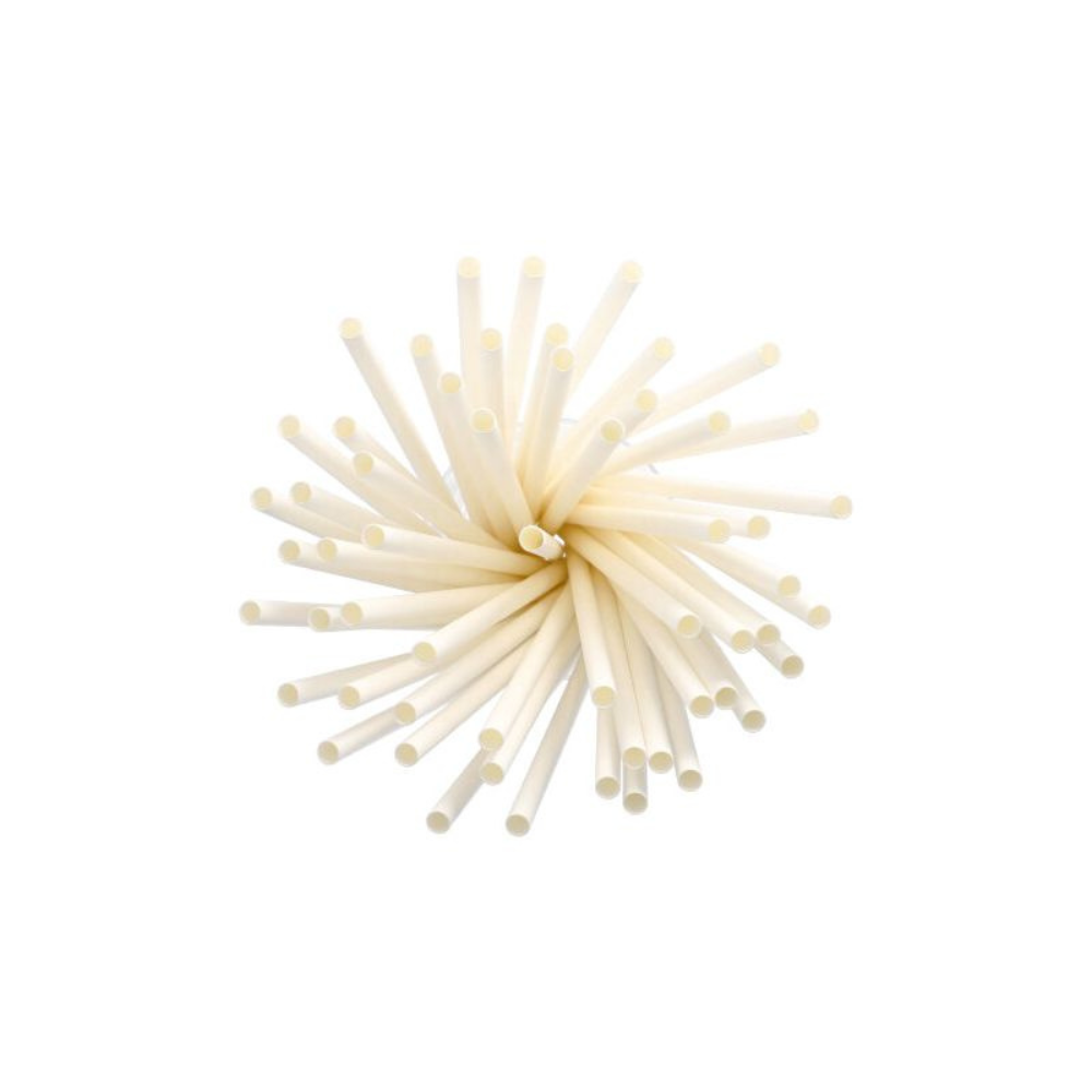 Eine Gruppe von Shake-Halme-Papiertrinkhalmen der PAPSTAR GmbH, die jeweils 8 mm x 25 cm groß sind, ist in einem radialen Muster auf einem schlichten weißen Hintergrund angeordnet. Diese umweltfreundlichen Trinkhalme greifen in der Mitte ineinander und fächern sich gleichmäßig auf, sodass eine kreisförmige Form entsteht.