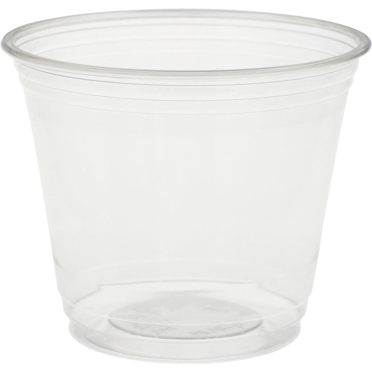 Der Glas Crystal Transparent von Duni GmbH ist ein klarer Kunststoffbecher mit ausgestelltem Rand und horizontalen Griffrillen, der leer auf einem schlichten weißen Hintergrund abgebildet ist. Sein raffiniertes Design verleiht ihm das Aussehen von eleganten Glaswaren und ist gleichzeitig langlebig.