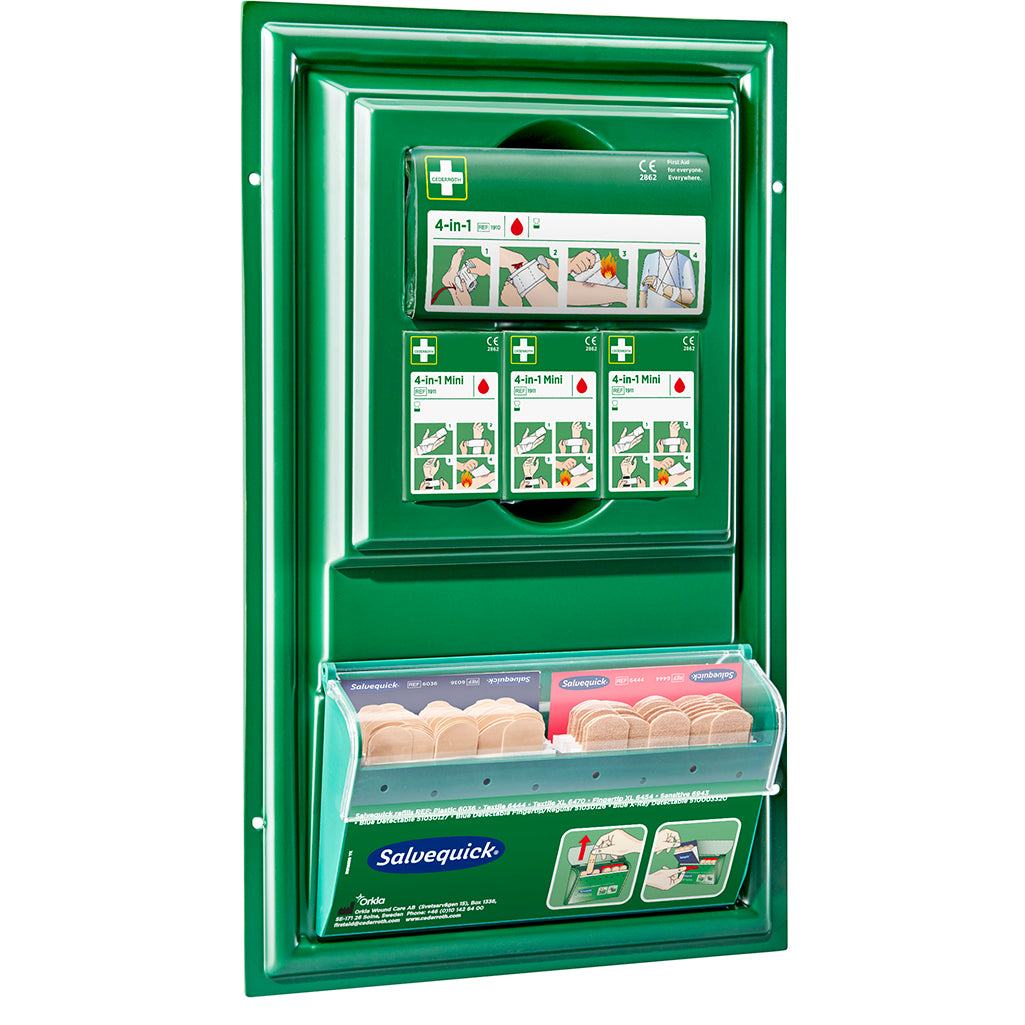 Die Cederroth mini erste-hilfe-platte von Orkla Wound Care AB ist eine grüne, an der Wand montierte Erste-Hilfe-Station mit bebilderter Anleitung, Fächern für Verbrauchsmaterial und einer transparenten Abdeckung mit Salvequick-Klebebinden.