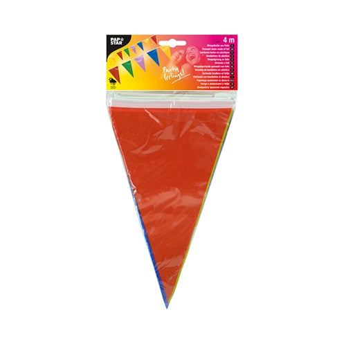 Das Wimpelketten-Set der PAPSTAR GmbH beinhaltet rote, dreieckige, wetterfeste Folienwimpel, verpackt mit einer transparenten Kunststofffront und einem bunten Etikett mit Flaggenmotiven. Das Etikett gibt eine Länge von 4 Metern an.