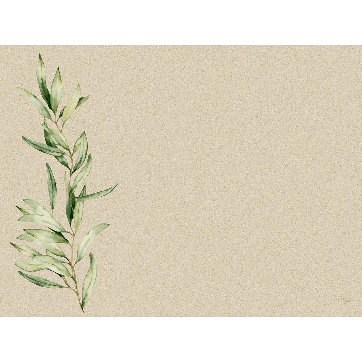 Ein beigefarbener, strukturierter Hintergrund mit einem aquarellierten Laubmuster aus grünen, belaubten Zweigen auf der linken Seite, wobei die rechte Seite größtenteils frei bleibt. Ideal für Dunicel-Tischsets 30 x 40 cm Foliage von Duni GmbH, Packung (100 Stück).
