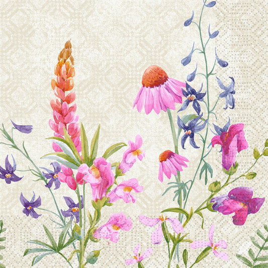 Ein Aquarelldesign von Wildblumen mit rosa Kegelblumen, lila und blauen Blüten ziert die Duni GmbH Serv.40x40 3lg 1/4 Floret 250P. (250 Stück) Servietten vor einem hellbeige gemusterten Hintergrund.