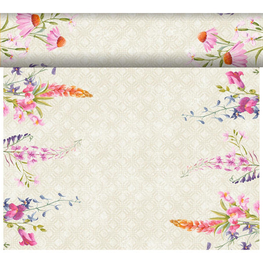 Ein cremefarbener Hintergrund mit geometrischem Muster und leuchtenden Aquarellblumen an den Ecken spiegelt den frischen, wetterfesten Charme des DC-Tete a Tete 0,4x24m von Duni GmbH wider - ideal für die stilvolle Gestaltung von Außenbereichen.