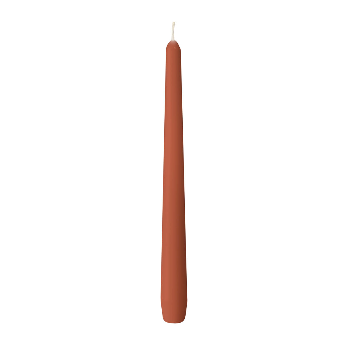 Eine unbeleuchtete Leuchterkerze der Duni GmbH (ca. 7h, 250 x 22 mm) mit bräunlich-rotem Farbton und sichtbarem Docht steht aufrecht vor einem schlichten weißen Hintergrund.