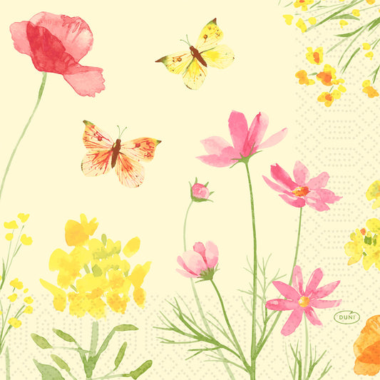 Aquarellfarbene rosa und gelbe Wildblumen mit grünen Stielen, zwei gelb-orangefarbene Schmetterlinge, auf einem hellbeigen gepunkteten Hintergrund - ideal für elegante Servietten. Mit Duni GmbH Serv.33x33 3lg 1/4 Mohnfeld, Packung mit 250 Stück.