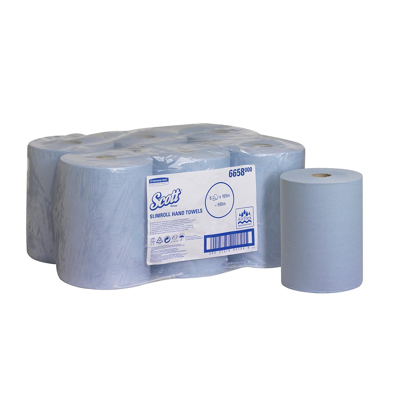 Ein Sechserpack Scott® Slimroll™ Handtücher von Kimberly-Clark GmbH, jedes 165 m lang, ist in Plastik eingewickelt neben einer einzelnen ausgepackten blauen Rolle und bietet eine platzsparende, effiziente und saugfähige Handtuchlösung.
