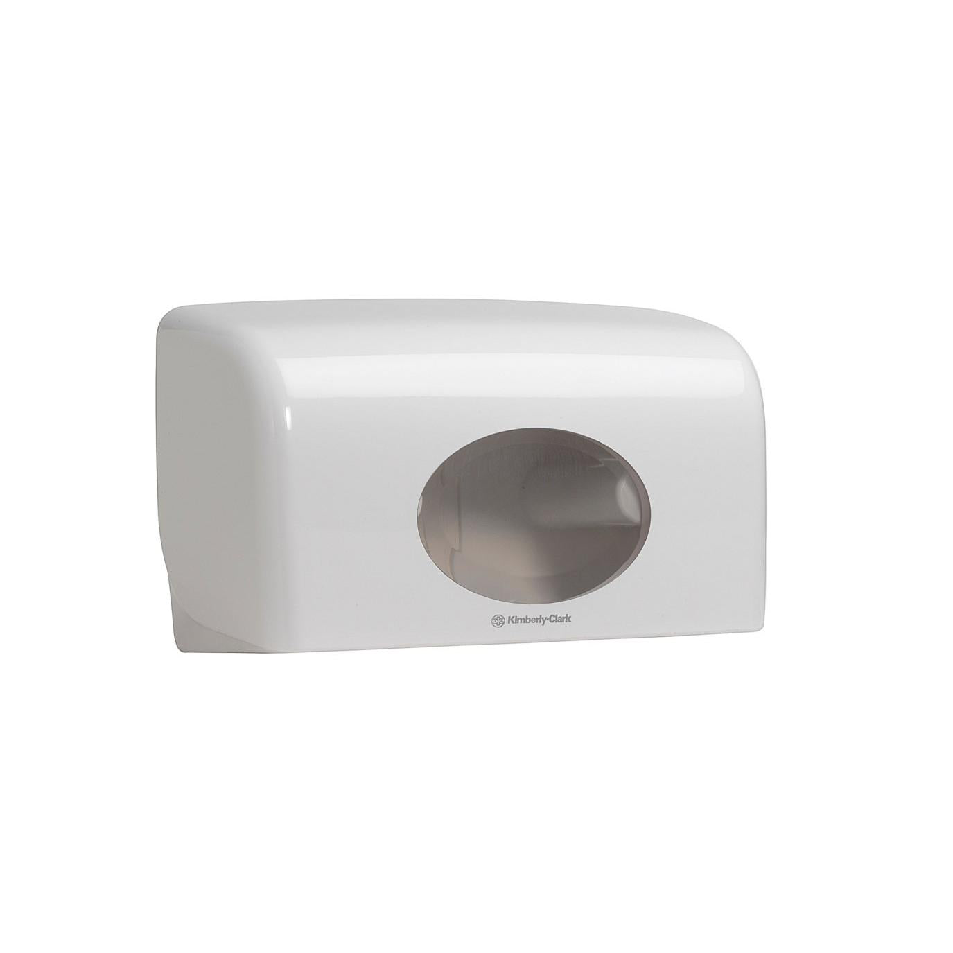 Der Aquarius™ Toilettenpapierspender für Kleinrollen von Kimberly-Clark GmbH ist ein weißer Kunststoffhalter (18,00 cm x 29,80 cm x 12,80 cm) mit einem transparenten, runden Fenster und dem Kimberly-Clark-Logo, perfekt für kleine Toilettenpapierrollen.