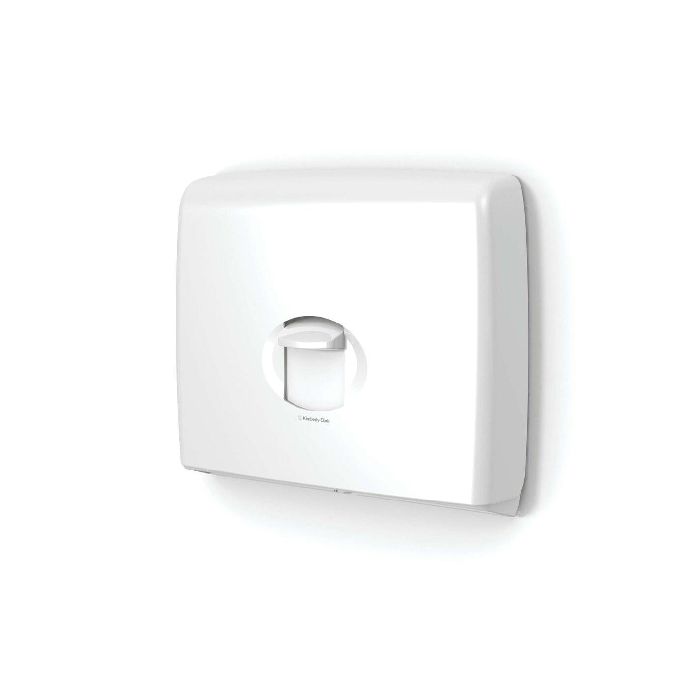 Der Aquarius™ Toilettensitzauflagenspender von Kimberly-Clark GmbH ist ein weißer, rechteckiger Wandspender mit zentraler Öffnung, ideal für öffentliche Toiletten zur Hygiene. 1 Spender pro Karton.