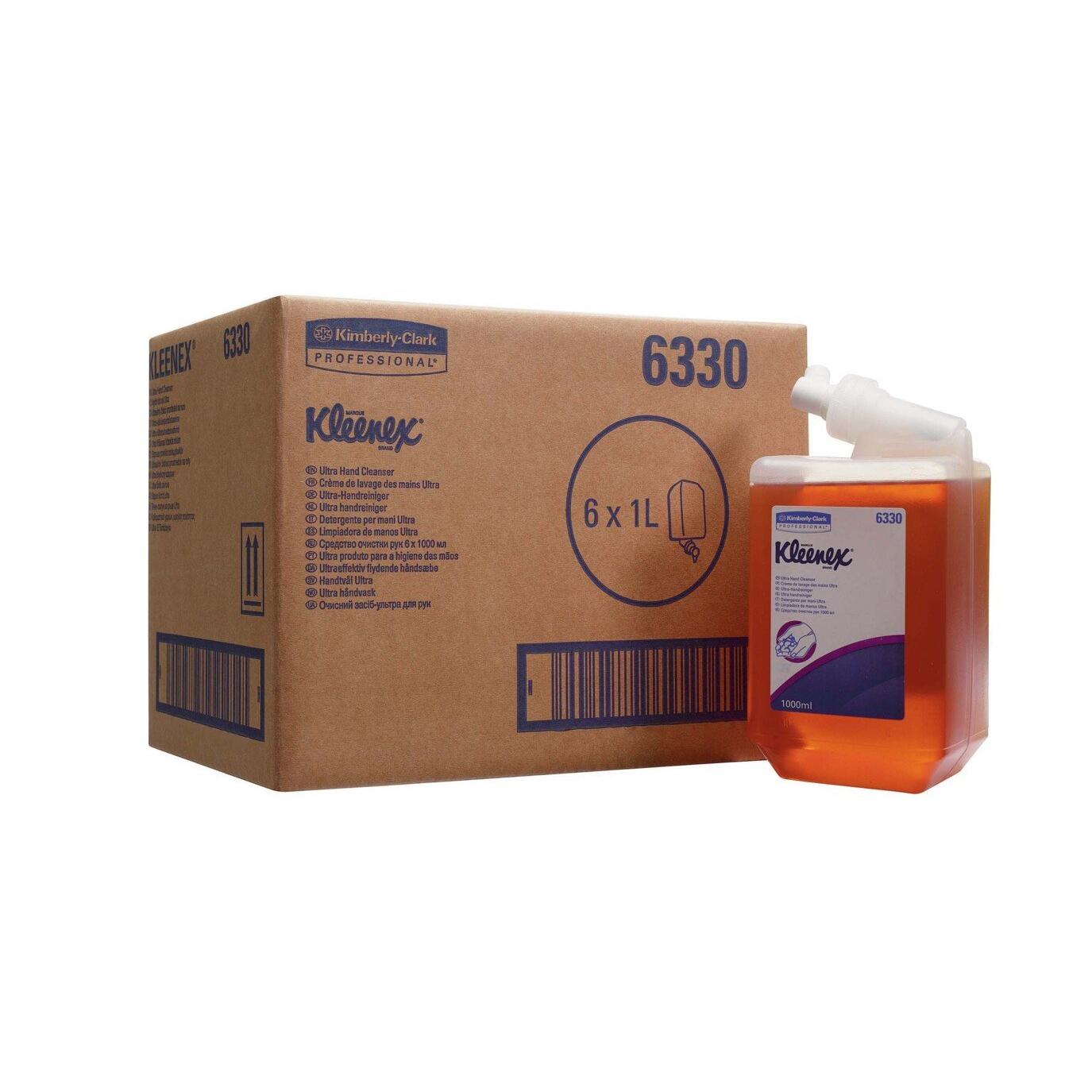 Eine Schachtel der Kimberly-Clark GmbH mit der Aufschrift "Kleenex® Ultra™ Waschlotion Ultra - Kassette / Caramel /1 Ltr - 6 Kartuschen" steht neben einer 1-Liter-Kartusche mit weißem Ausguss und blauem Etikett. Die Schachtel enthält sechs 1-Liter-Kassetten.