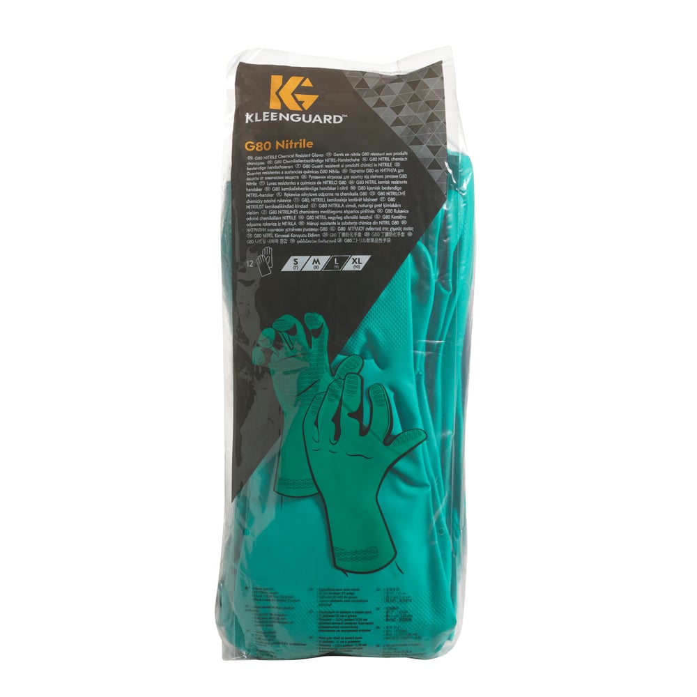 Eine versiegelte Packung KleenGuard® G80 Chemikalienschutzhandschuhe - 33 cm, Größe XL von Kimberly-Clark GmbH, zeigt grüne Handschuhe in einer transparenten Verpackung mit schwarzer und oranger Produktinformation auf der Vorderseite.