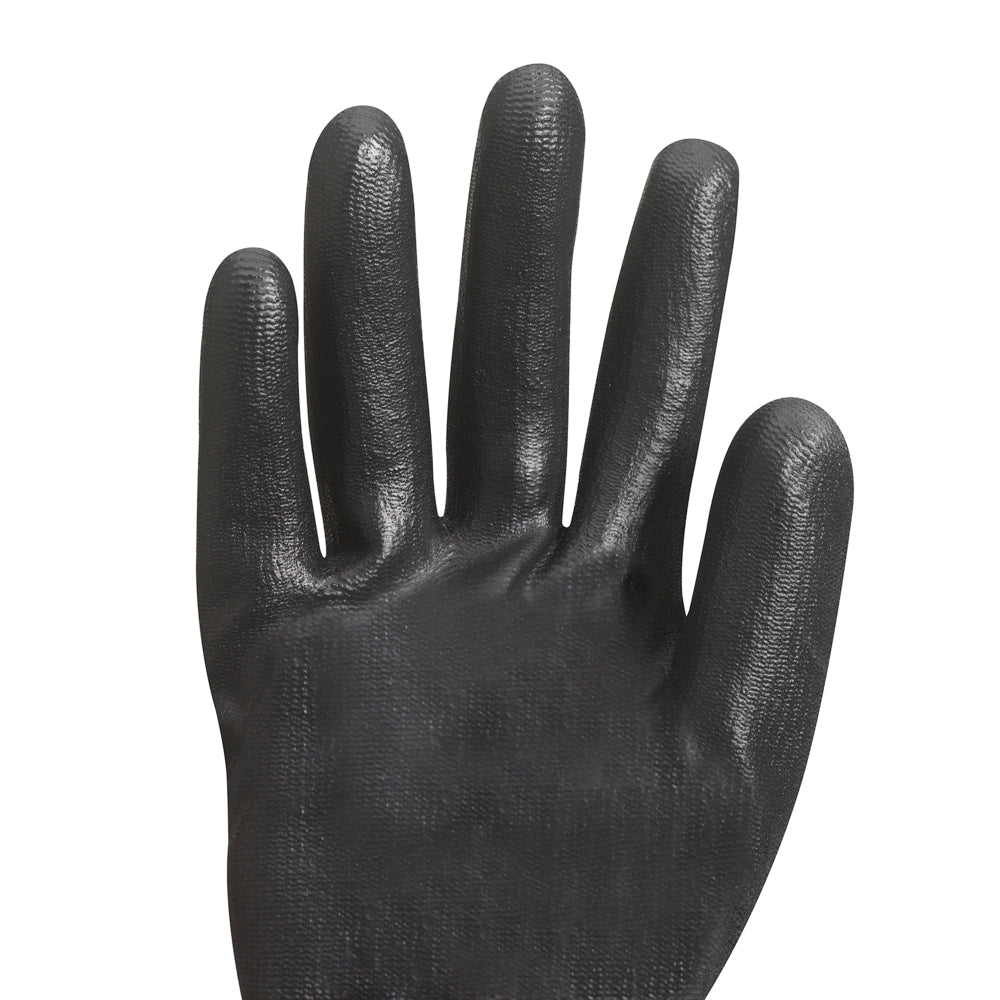 Die Nahaufnahme zeigt schwarze, texturierte KleenGuard® G40 Polyurethanbeschichtete Handschuhe der Kimberly-Clark GmbH mit vier sichtbaren Fingern vor weißem Hintergrund.
