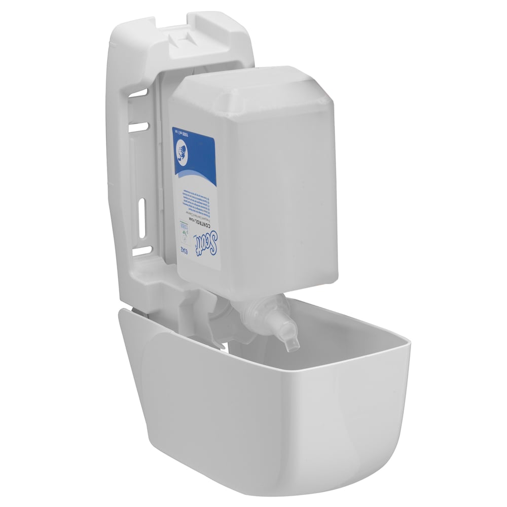 Ein wandmontierter, weißer Scott® Control™ Schaum-Handreiniger Seifenspender von Kimberly-Clark GmbH mit offener Frontklappe zeigt eine 1L-Kassette im Inneren. Der nachfüllbare Spender ist ideal für den häufigen Gebrauch und verfügt über einen beschrifteten Behälter und eine nach unten gerichtete Düse zur einfachen Seifenspendung.