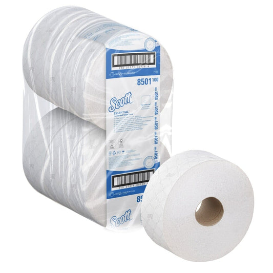 Eine durchsichtige Kunststoffverpackung enthält sechs weiße Rollen Scott® ESSENTIAL™ Jumbo Toilettenpapier von Kimberly-Clark GmbH. Jede Rolle ist mit einem dezenten Prägemuster versehen, das für zusätzliche Weichheit und Qualität sorgt.