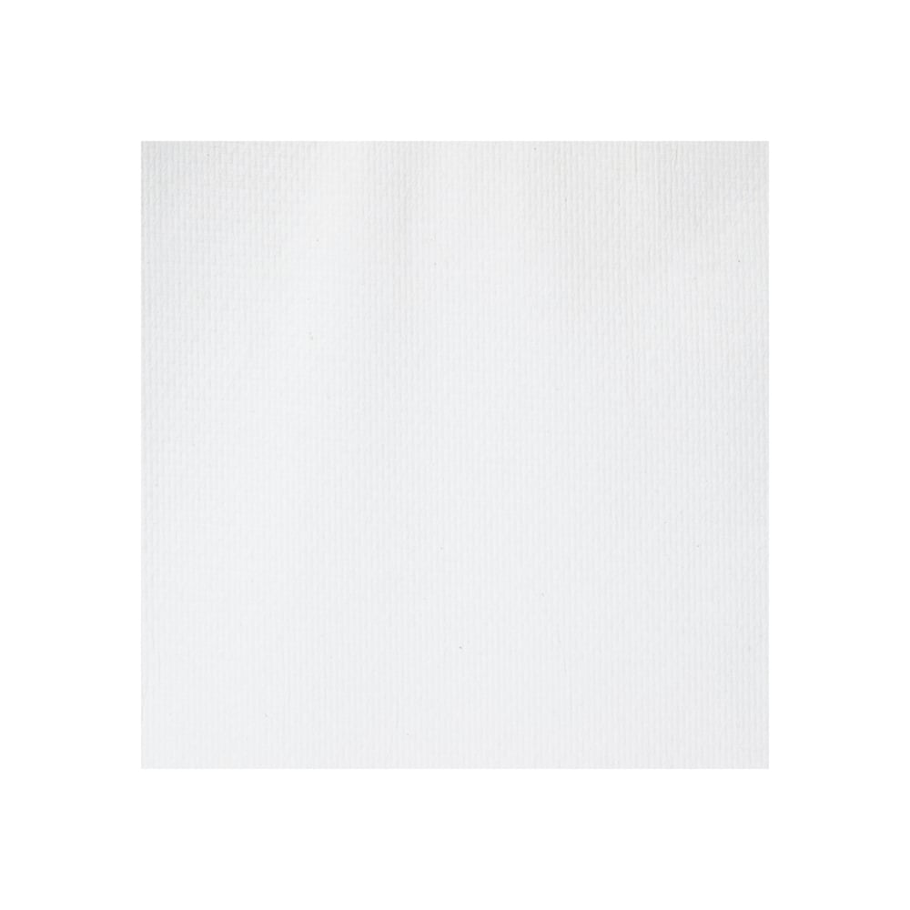 Eine einfarbig weiße, fein strukturierte Serviette wie die Scott® Essential™ Handtücher - interfold / Weiß / Klein (15 x 340 Blatt) von Kimberly-Clark GmbH, ideal zum hygienischen Händetrocknen.