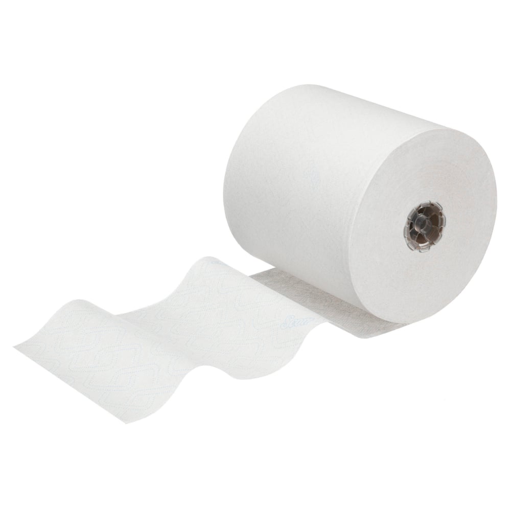 Eine einzelne Rolle Scott® Control™ Handtücher - Rolle / Weiß von Kimberly-Clark GmbH wird auf einem einfarbig weißen Hintergrund abgerollt, wobei die Textur und der Pappkern sichtbar sind - ideal für die Einhaltung hygienischer Handtuchstandards.