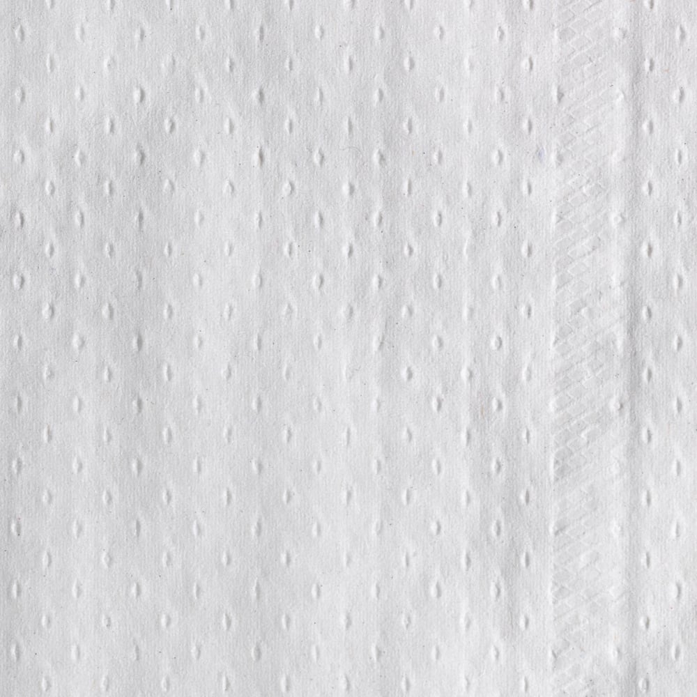 Nahaufnahme einer weißen Papierserviette mit kleinen, erhabenen Punkten und einem strukturierten, diagonal verlaufenden Rand, der an die hohe Qualität des Kleenex® Toilettenpapier Großrolle (12 Rollen x 474 Blatt, weiß) der Kimberly-Clark GmbH erinnert.