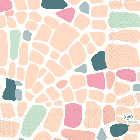 Abstrakte Illustration von unregelmäßigen, abgerundeten pastellfarbenen Formen - Pfirsich, Rosa, Grün, Blau - im Mosaikstil auf Weiß. Mit einem "DUNT"-Etikett. Inspiriert von den Serv.33x33 3lg 1/4 Ocean Pebbles 50P der Duni GmbH. | Packung (50 Stück) Servietten.